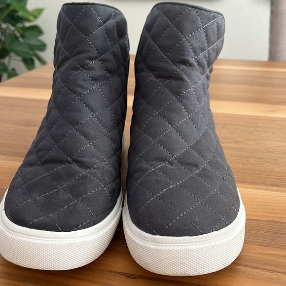 Jenny Quilted Hidden Wedge Sneaker
Excellent condition - Picture 2 of 9